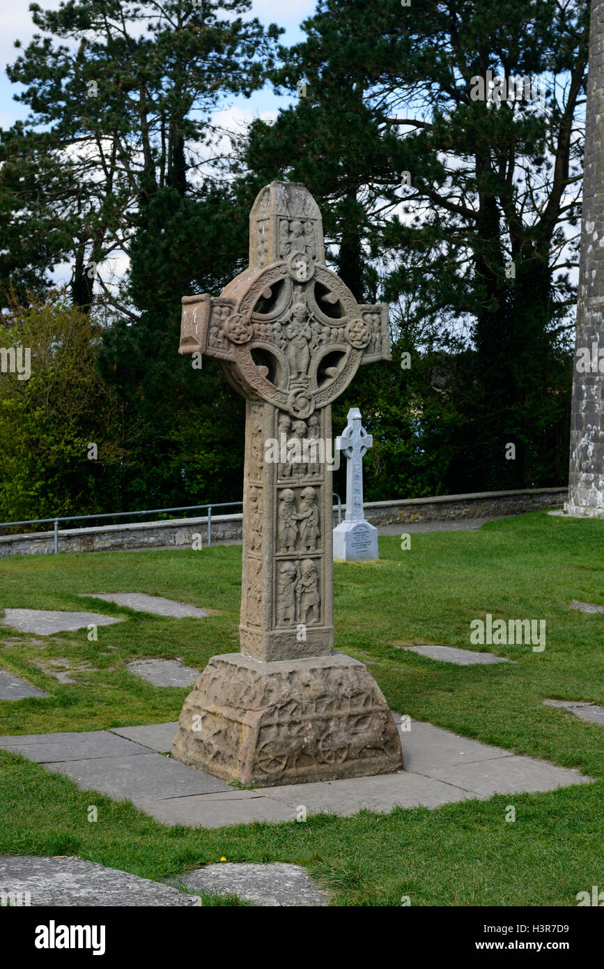 Clonmacnoise high cross monastic settlement carved stone monument religion religious Monastery Offaly RM Ireland Stock Photo