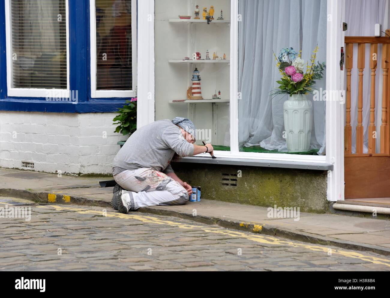 Man kneeling by road hi-res stock photography and images - Alamy