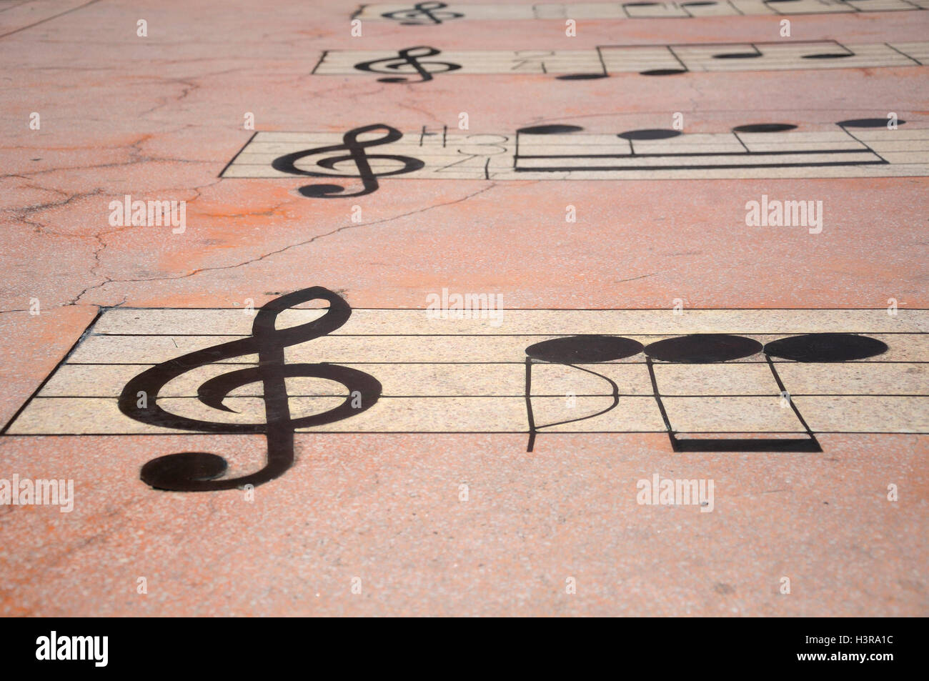 Musical scale hi-res stock photography and images - Alamy