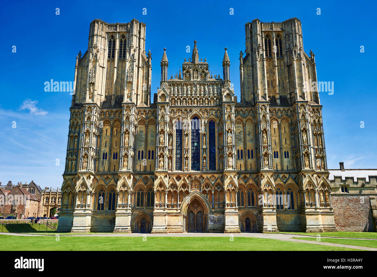Wells cathedral facade hi-res stock photography and images - Alamy