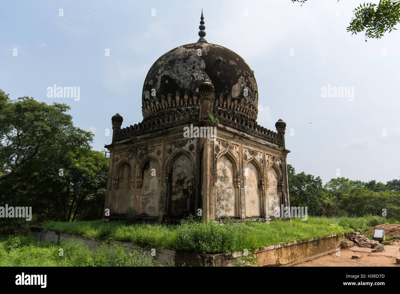 Commanders Tomb aka Tomb of Mohammed at Qutb Shahi Tombs in Hyderabad ...