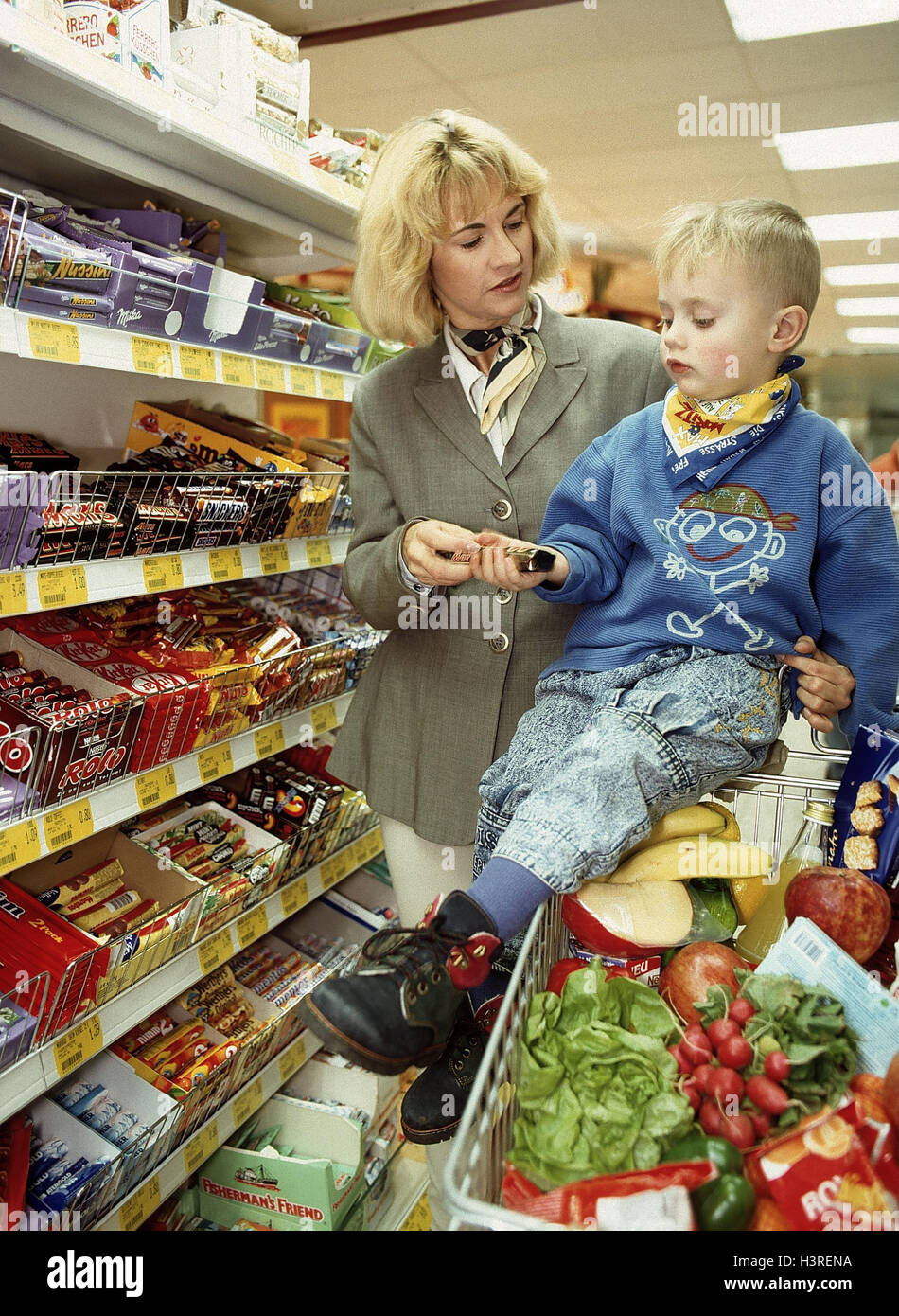 Woman, child, supermarket, shopping, sweets, Mother, son, food store, food,  purchasing, shopping cart, child, sweetness, point, candy, Schiokolade,  wants, sweet department, candy department, shelves, select, choice, offer,  product, range, variety ...
