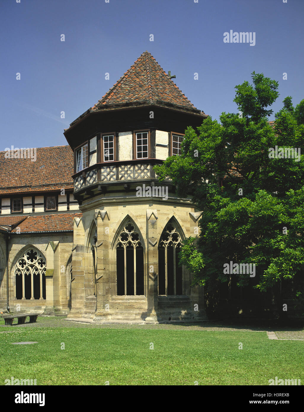 Germany, Baden-Wurttemberg, Maulbronn, cloister, well band, cloister, Europe, Central, Europe, Black Forest, place of interest, landmark, UNESCO-world cultural heritage, Cistercian's abbey, abbey, Cistercian monastery, founded in 1147, medievally, structure, architecture, architecture, pump room, outside, summer, Stock Photo