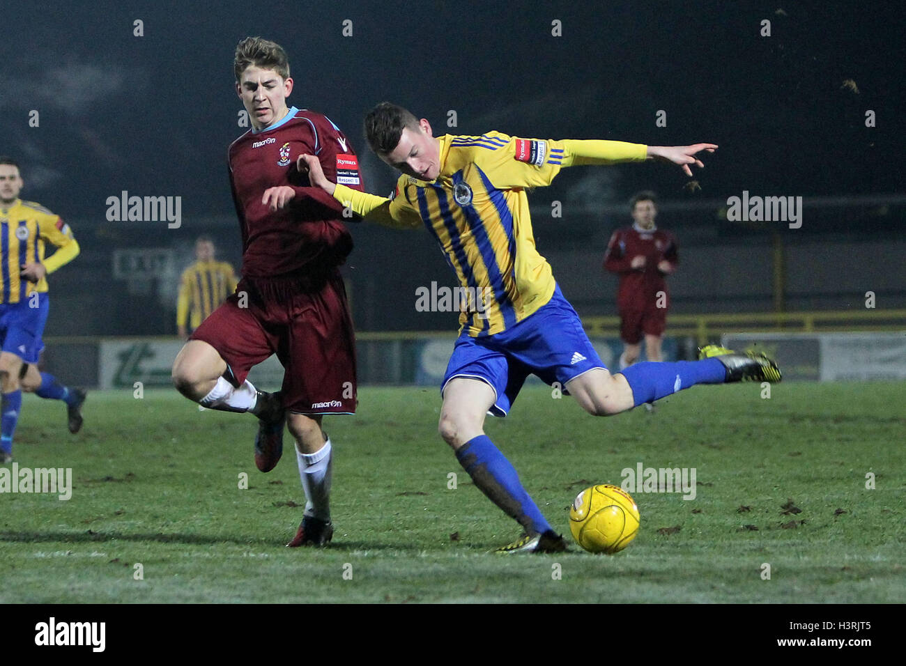 Kurt Smith of Romford evades Sam West of Brentwood - Romford vs Brentwood Town - Ryman League Division One North Football at Ship Lane, Thurrock FC - 09/01/13 Stock Photo