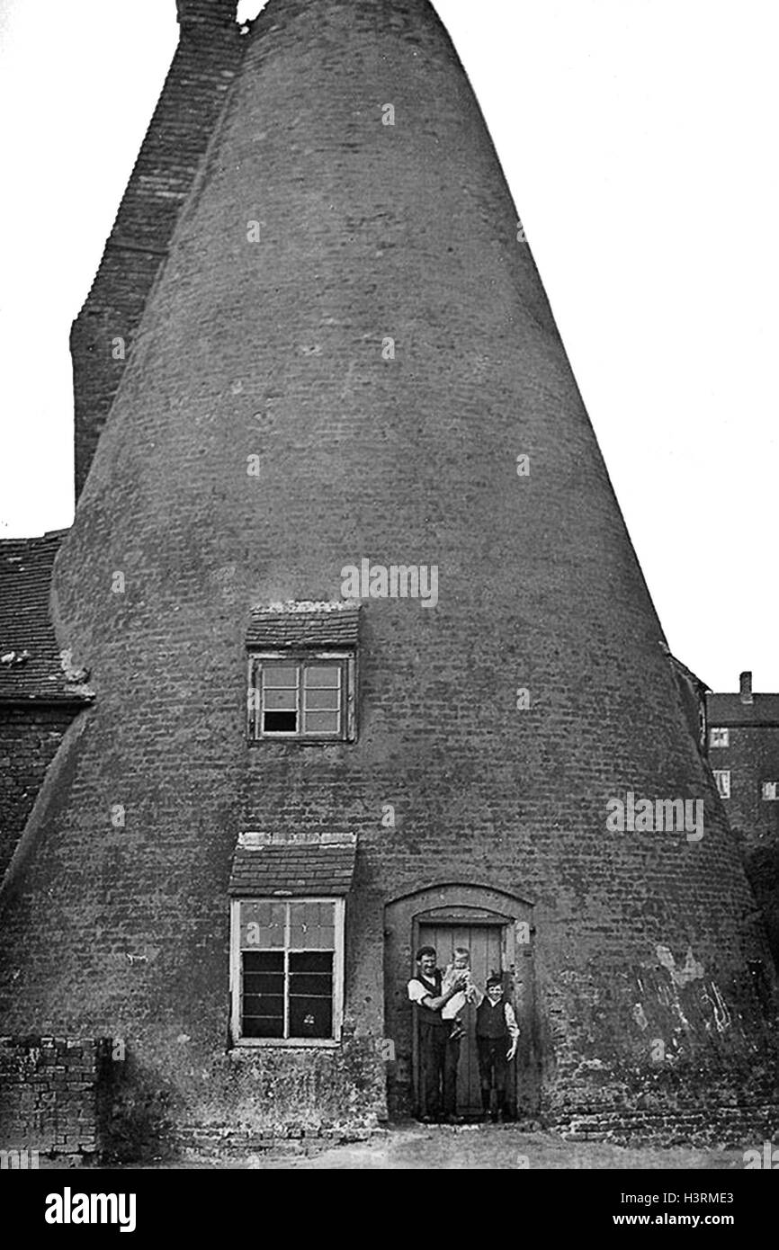 The Round House at Horsehay in Shropshire 1947 a former kiln being used as home until it was demolished in 1970s Stock Photo