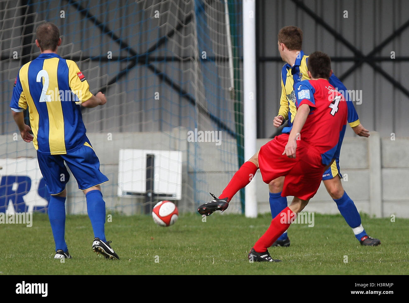 Dean Inman scores the first goal for Hampton - Romford vs Hampton ...