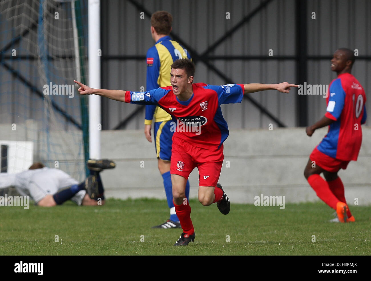 Dean Inman scores the first goal for Hampton and celebrates - Romford ...