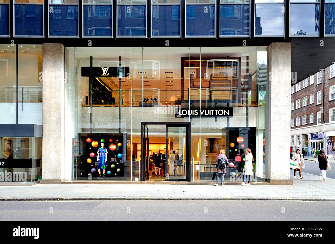 London, England, UK. Louis Vuitton, 190/192 Sloane Street Stock