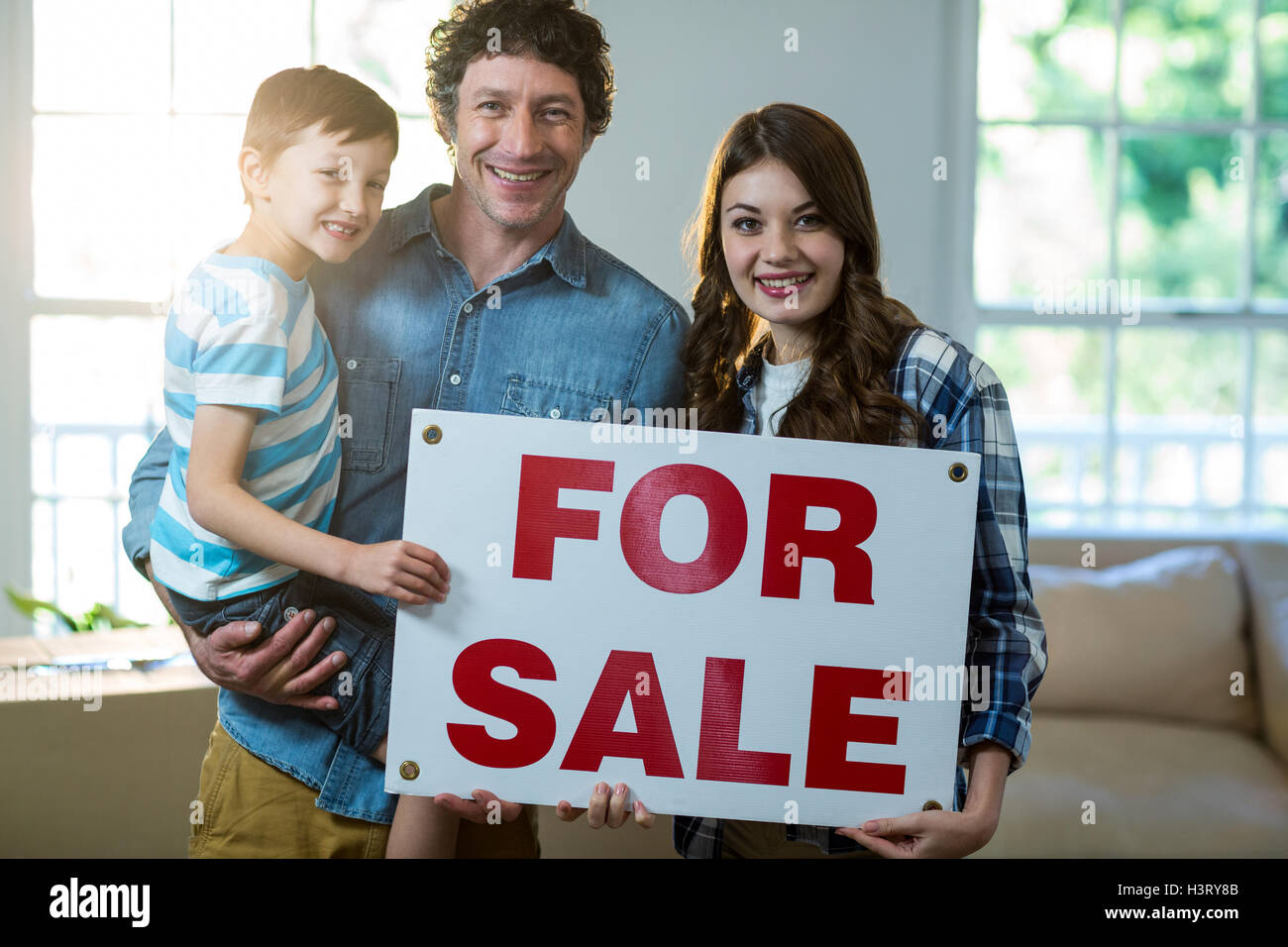 Family house sold sign hi-res stock photography and images - Alamy