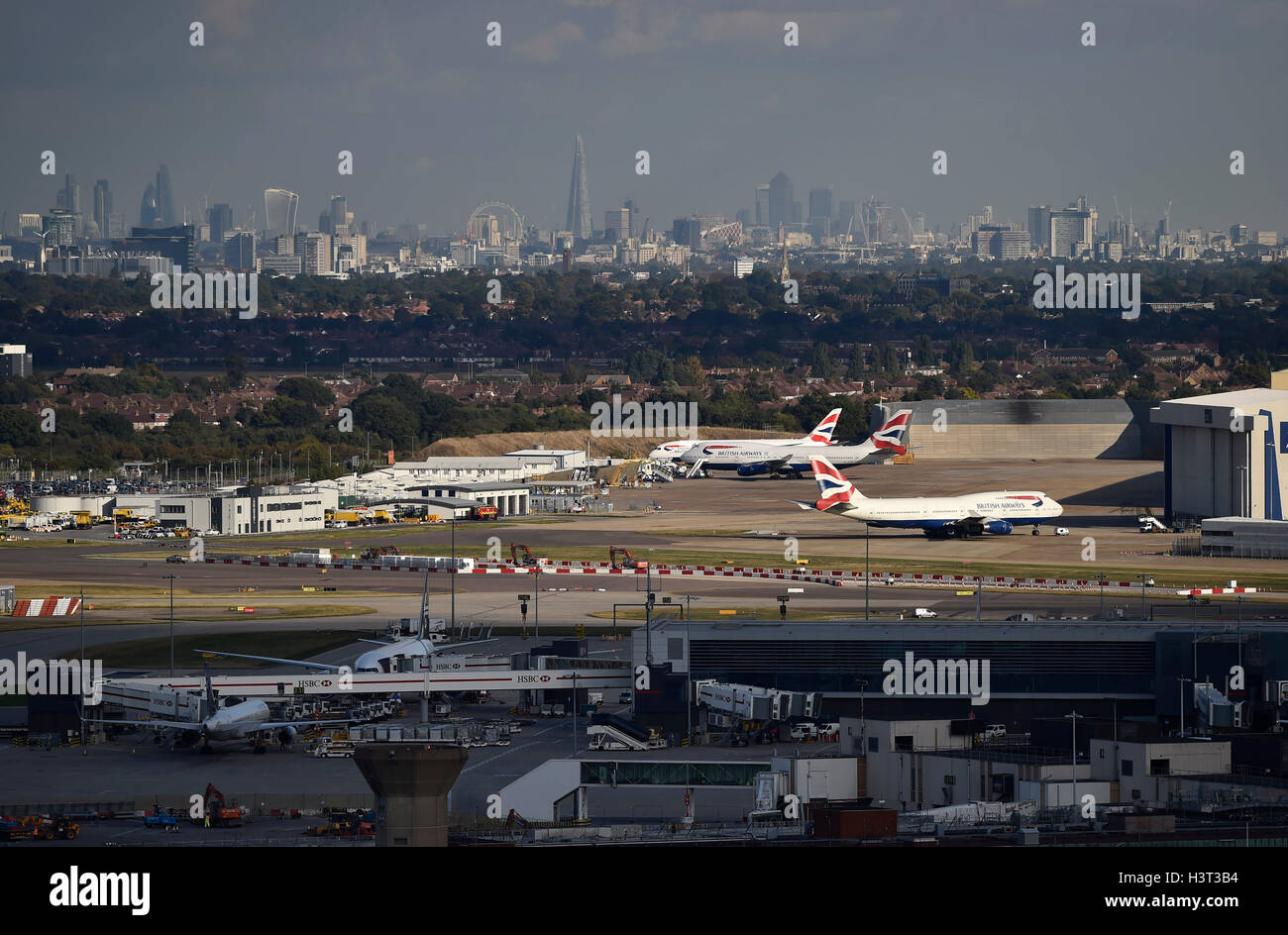 A General View Of London s Heathrow Airport Stock Photo Alamy a-general-view-of-london-s-heathrow-airport-stock-photo-alamy