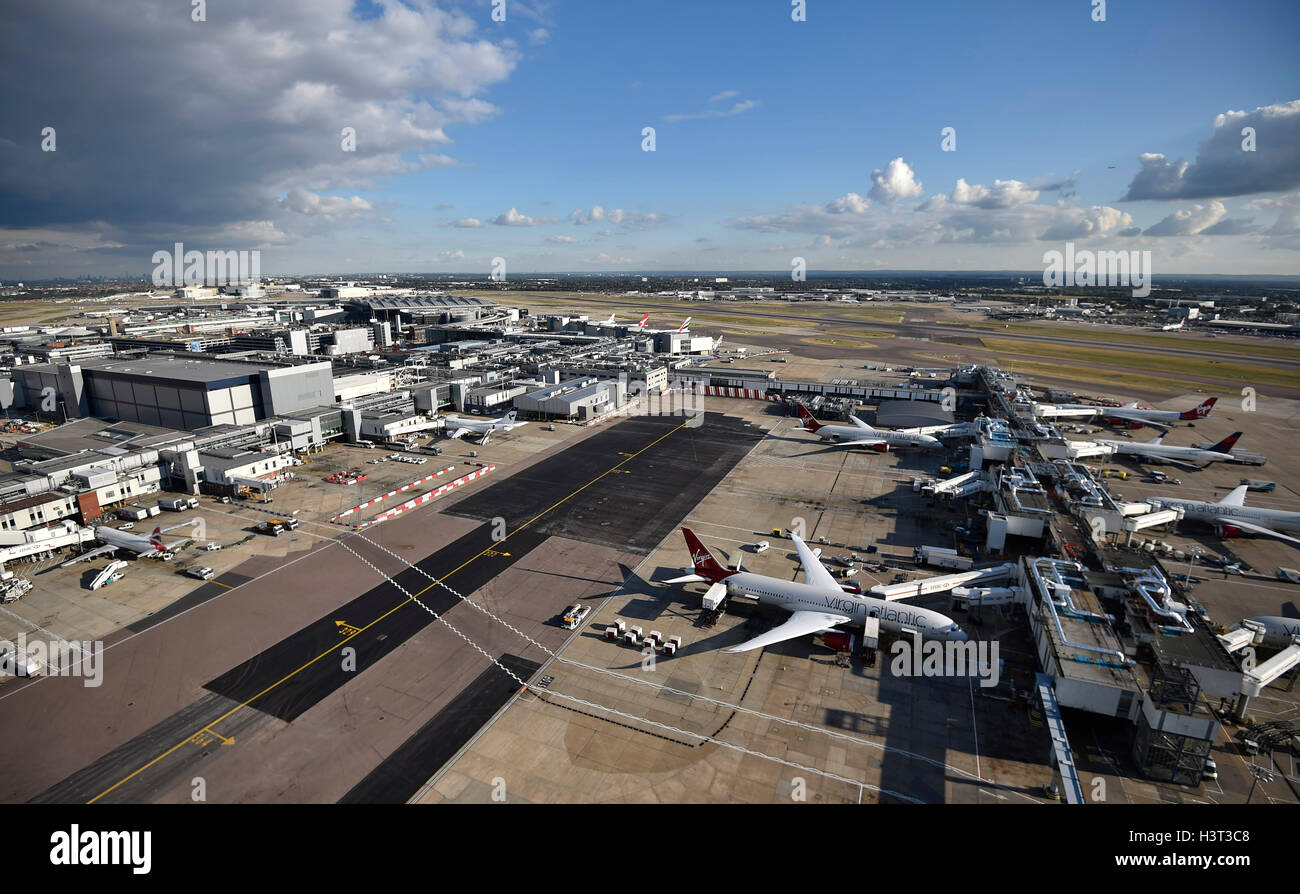 A General View Of London s Heathrow Airport Stock Photo Alamy a-general-view-of-london-s-heathrow-airport-stock-photo-alamy
