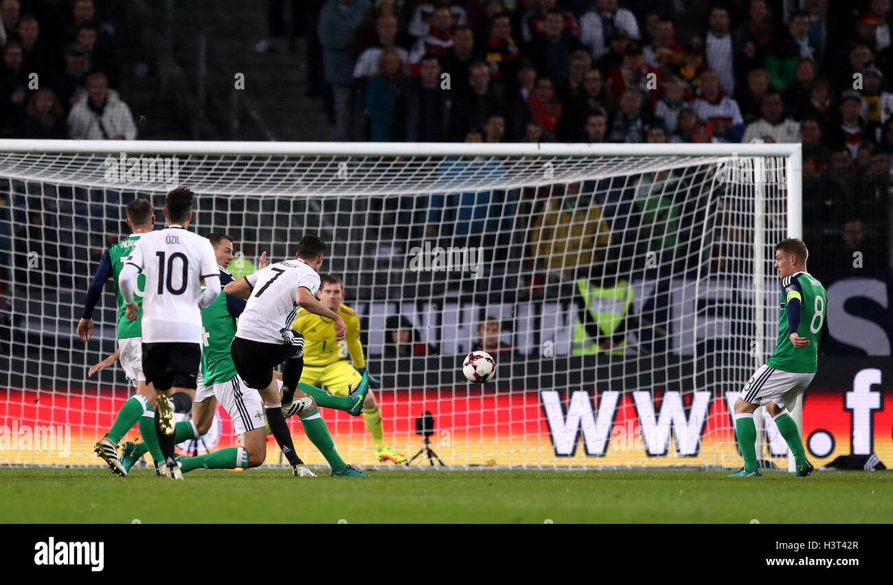 Germany's Julian Draxler scores his side's first goal of the game during the 2018 FIFA World Cup Qualifying match at the HDI Arena, Hannover. Stock Photo