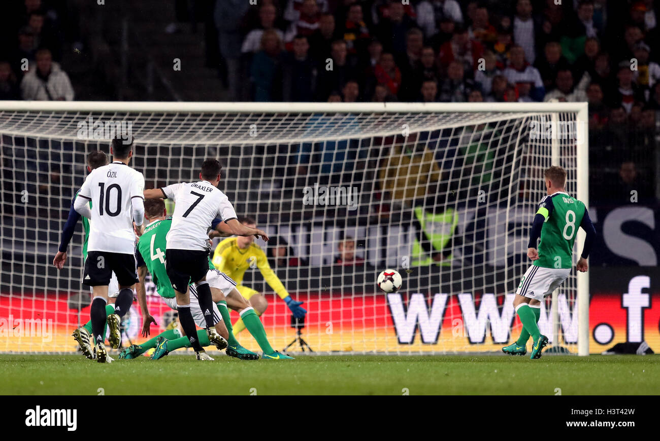 Germany's Julian Draxler scores his side's first goal of the game during the 2018 FIFA World Cup Qualifying match at the HDI Arena, Hannover. Stock Photo