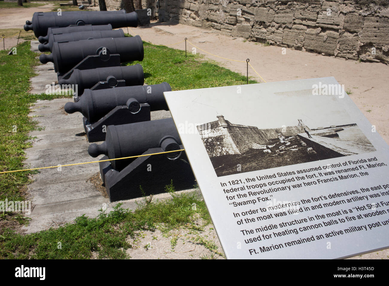 Revolutionary war cannons hi-res stock photography and images - Alamy