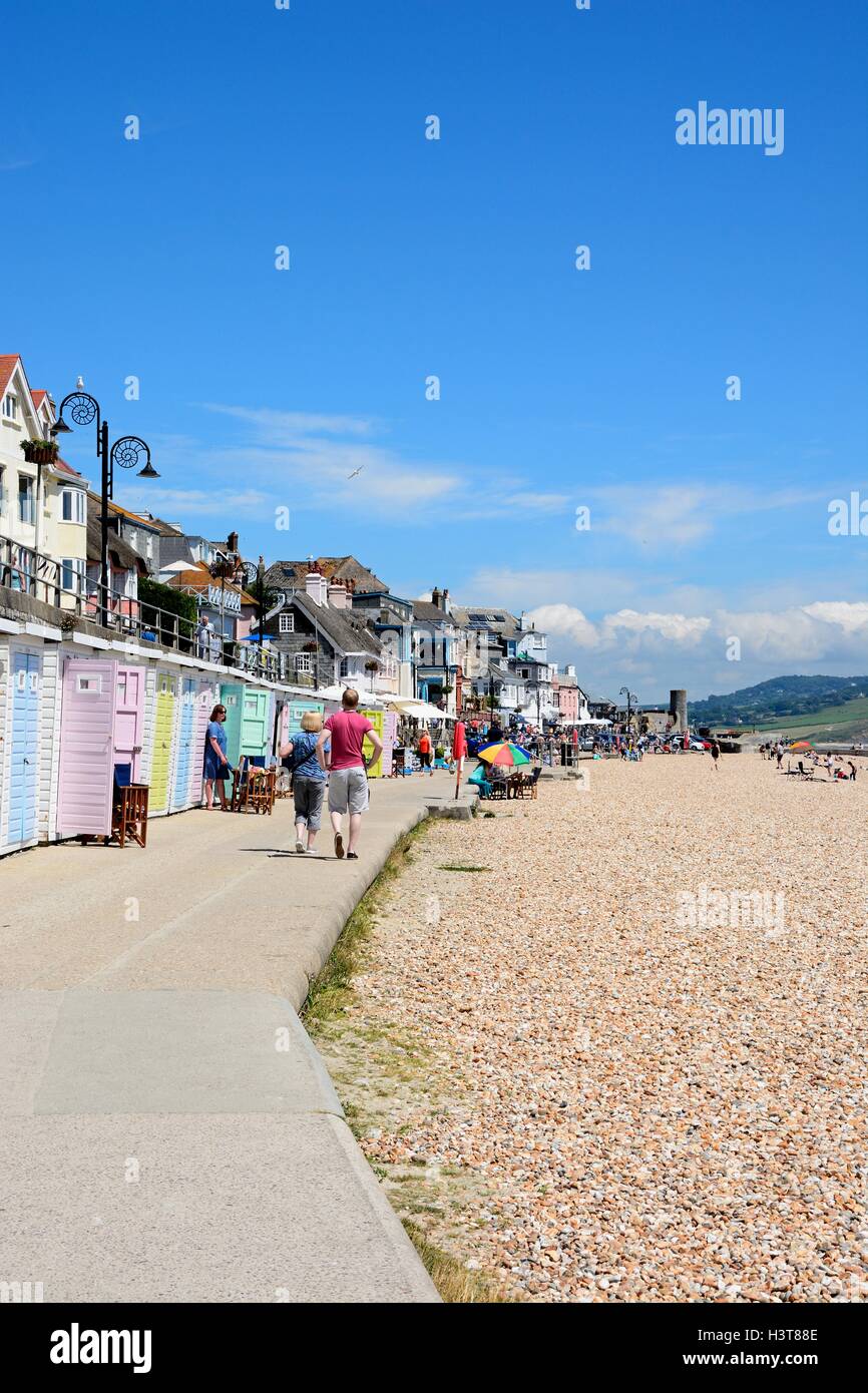 Lyme regis beach hi-res stock photography and images - Alamy