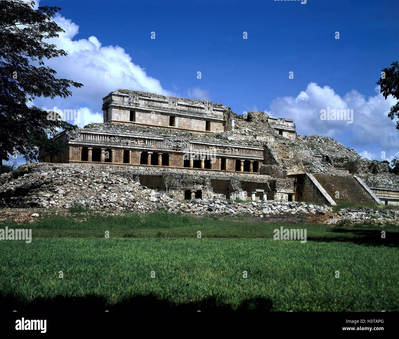 Mexico, Yucatan, Sayil, ruin site, palace, Central America, building ...