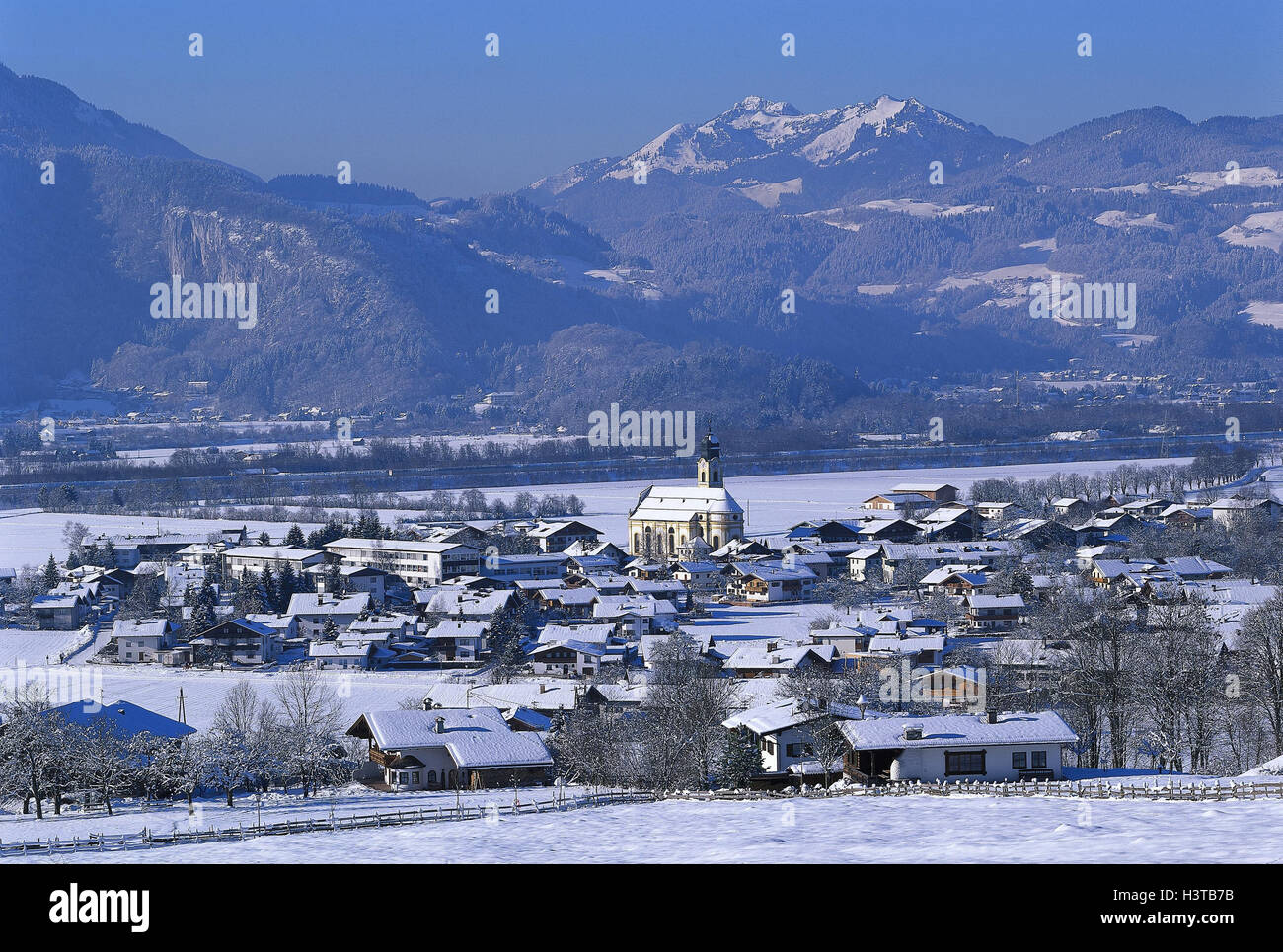 Austria, Tyrol, Ebbs, local view, mountain landscape, winter, Europe, Westösterreich, federal state, winter sports area, winter vacation, place, residential houses, church, mountains, snow Stock Photo