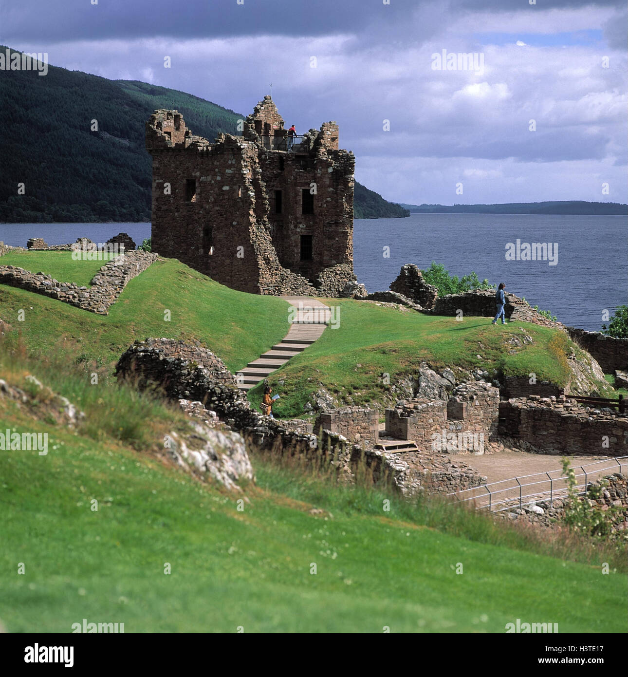 Great Britain, Scotland, hole Ness, Urquhart Castle, ruin, lake, beautyful clouds, clouds, waters, Glen More, valley groove, lock, building, structure, poor, Stone walls, place of interest Stock Photo