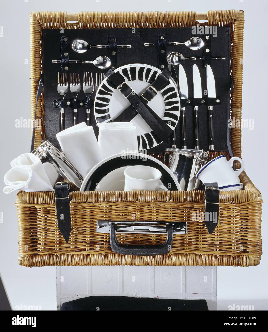 Picnic basket, dishes, instruments, picnic, basket, stuffed, leisure