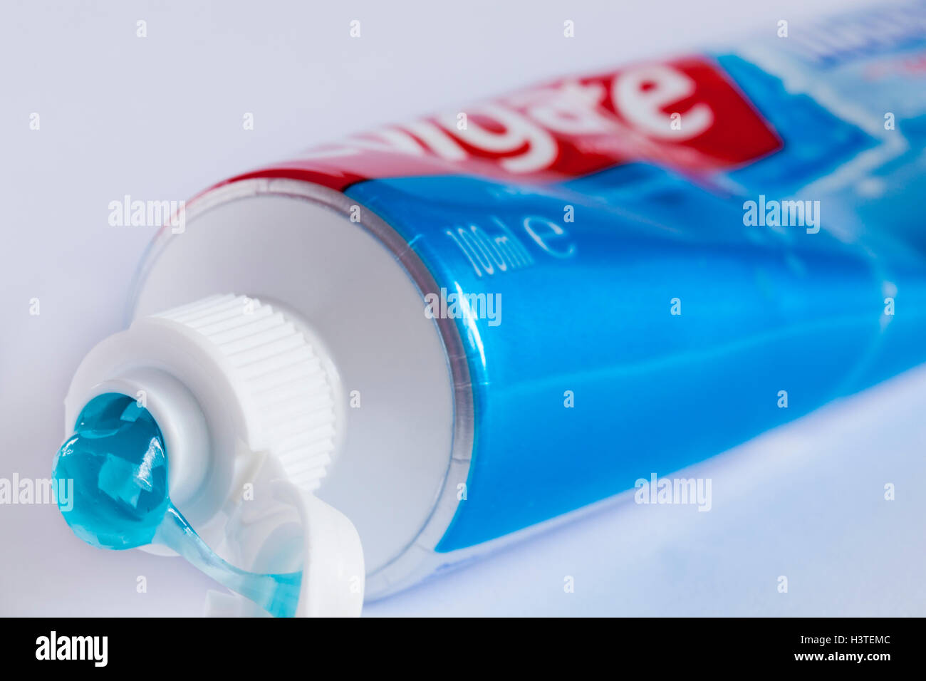 Open tooth paste tube hires stock photography and images Alamy
