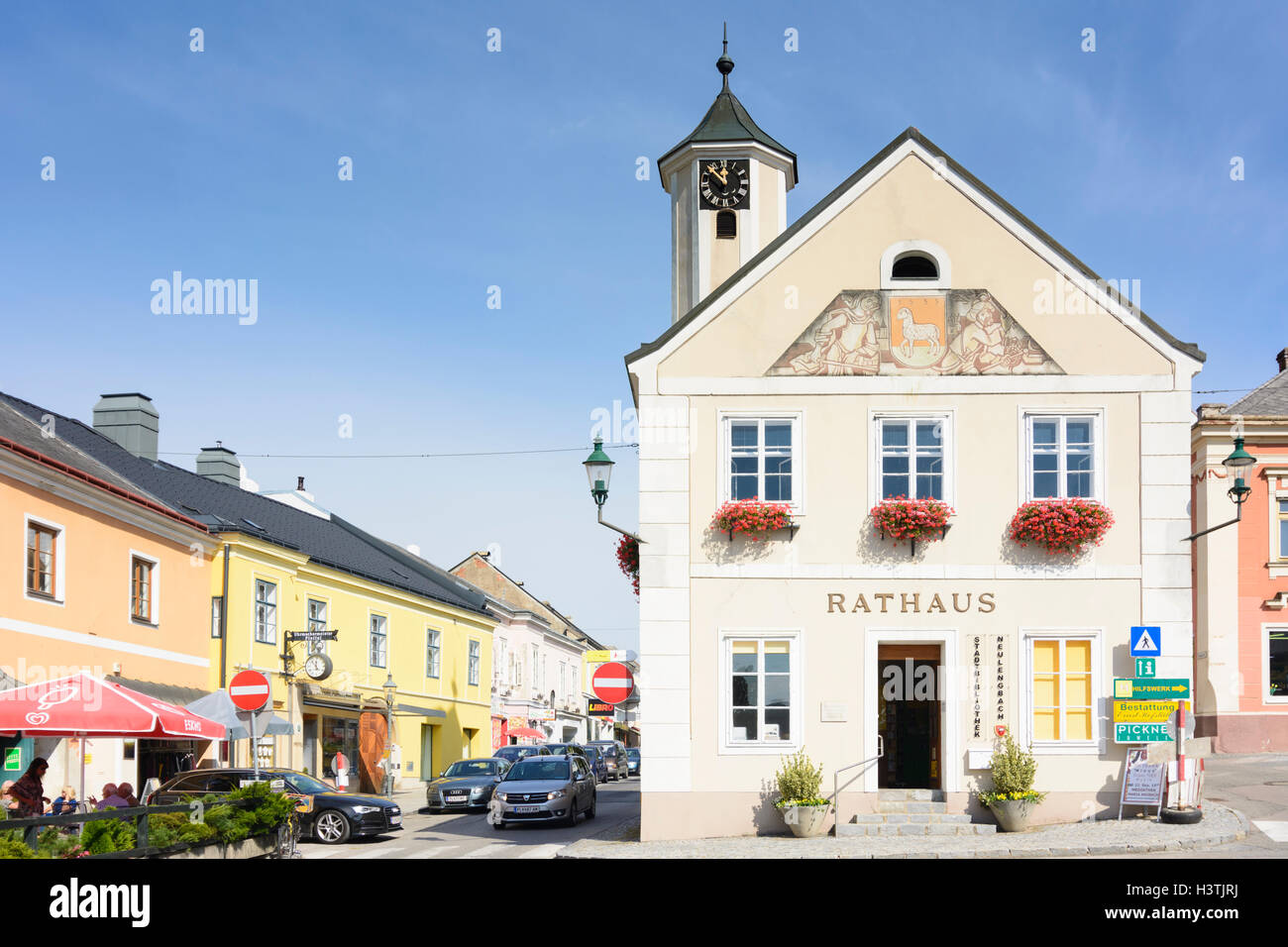 Neulengbach: Hauptplatz (Main Square), Town Hall, Wienerwald, Vienna Woods, Niederösterreich, Lower Austria, Austria Stock Photo