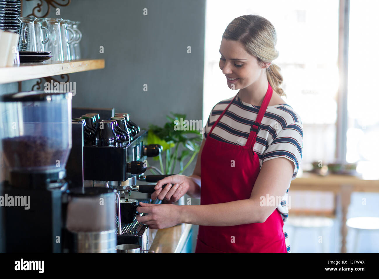 Waitress Making Cup Of Coffee In Caf├⌐ Stock Photo - Alamy