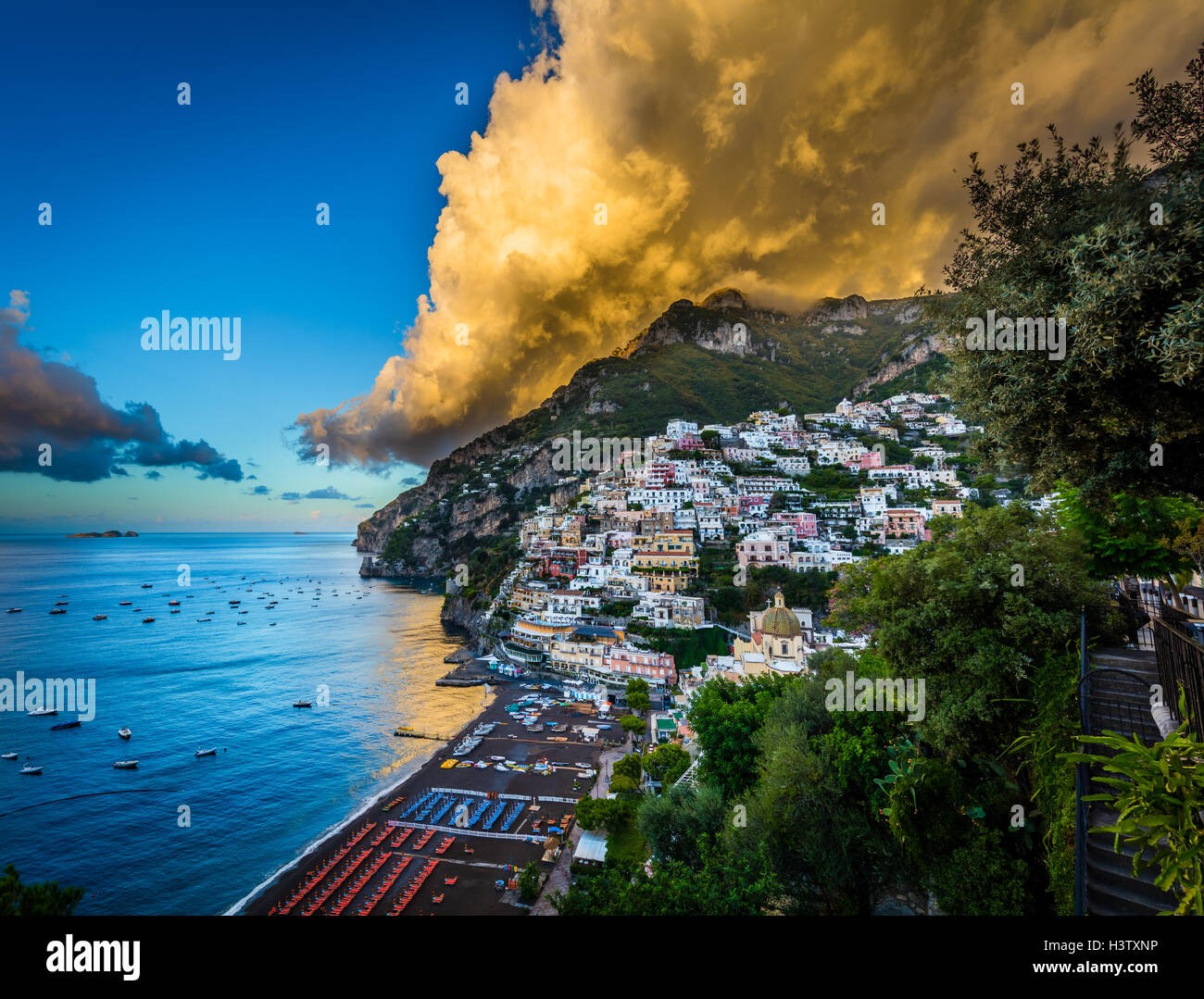 Positano is a village and comune on the Amalfi Coast (Costiera Amalfitana), in Campania, Italy Stock Photo