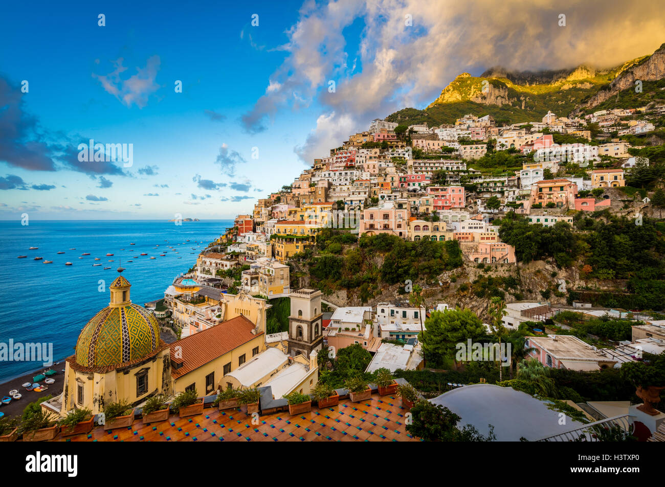 Positano is a village and comune on the Amalfi Coast (Costiera Amalfitana), in Campania, Italy Stock Photo