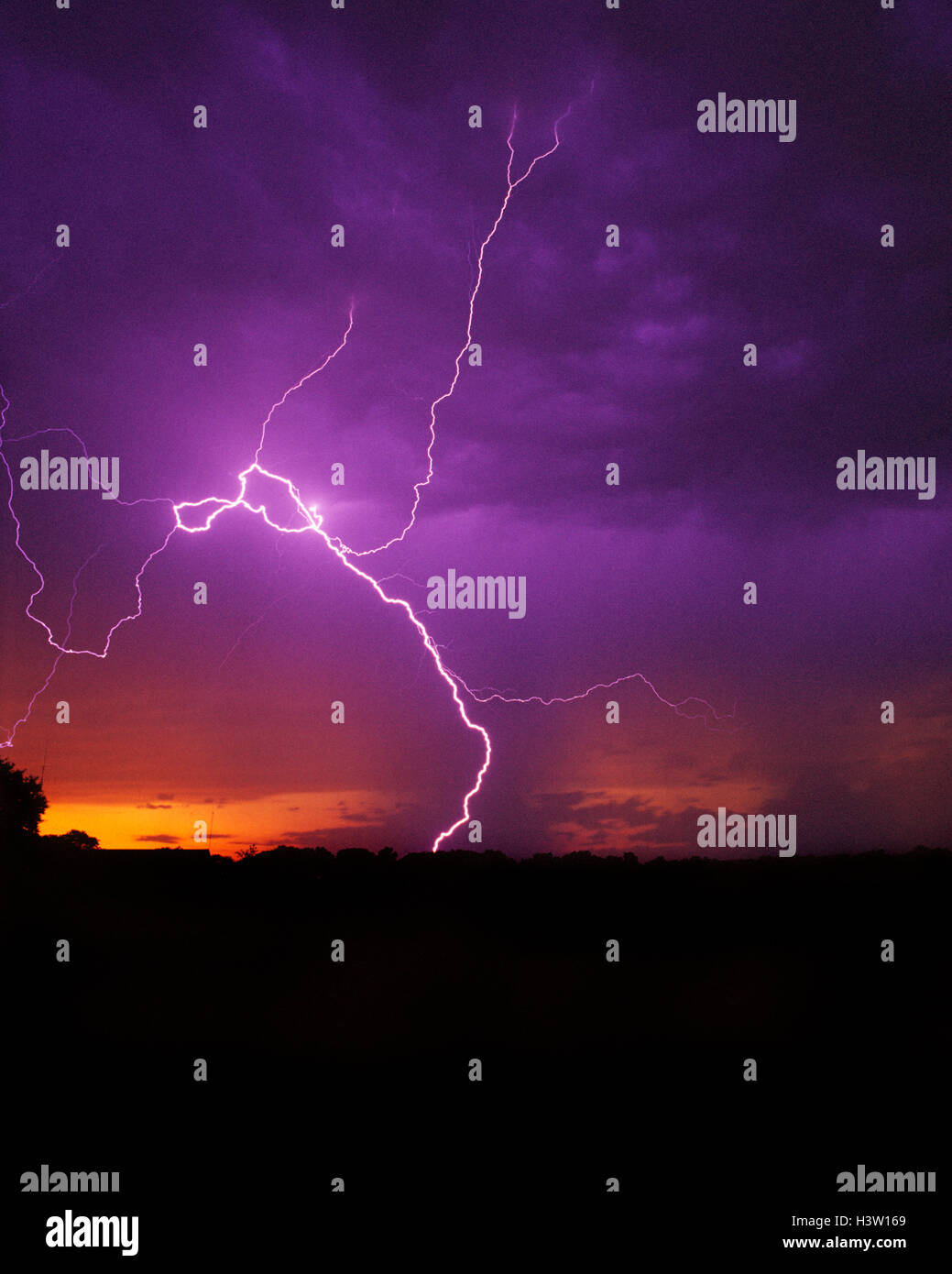 Single lightning strike hires stock photography and images Alamy