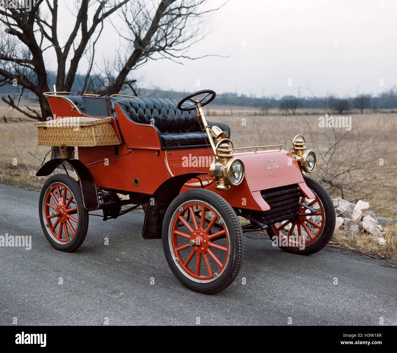 Wood Spoke Wheels High Resolution Stock Photography And Images Alamy