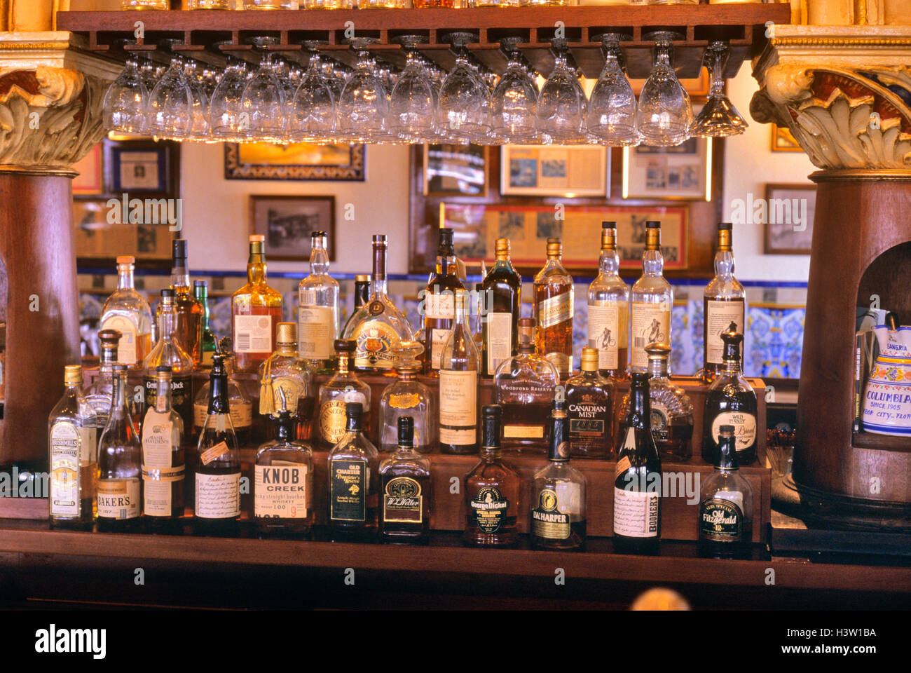 Liquor bottles behind bar hires stock photography and images Alamy