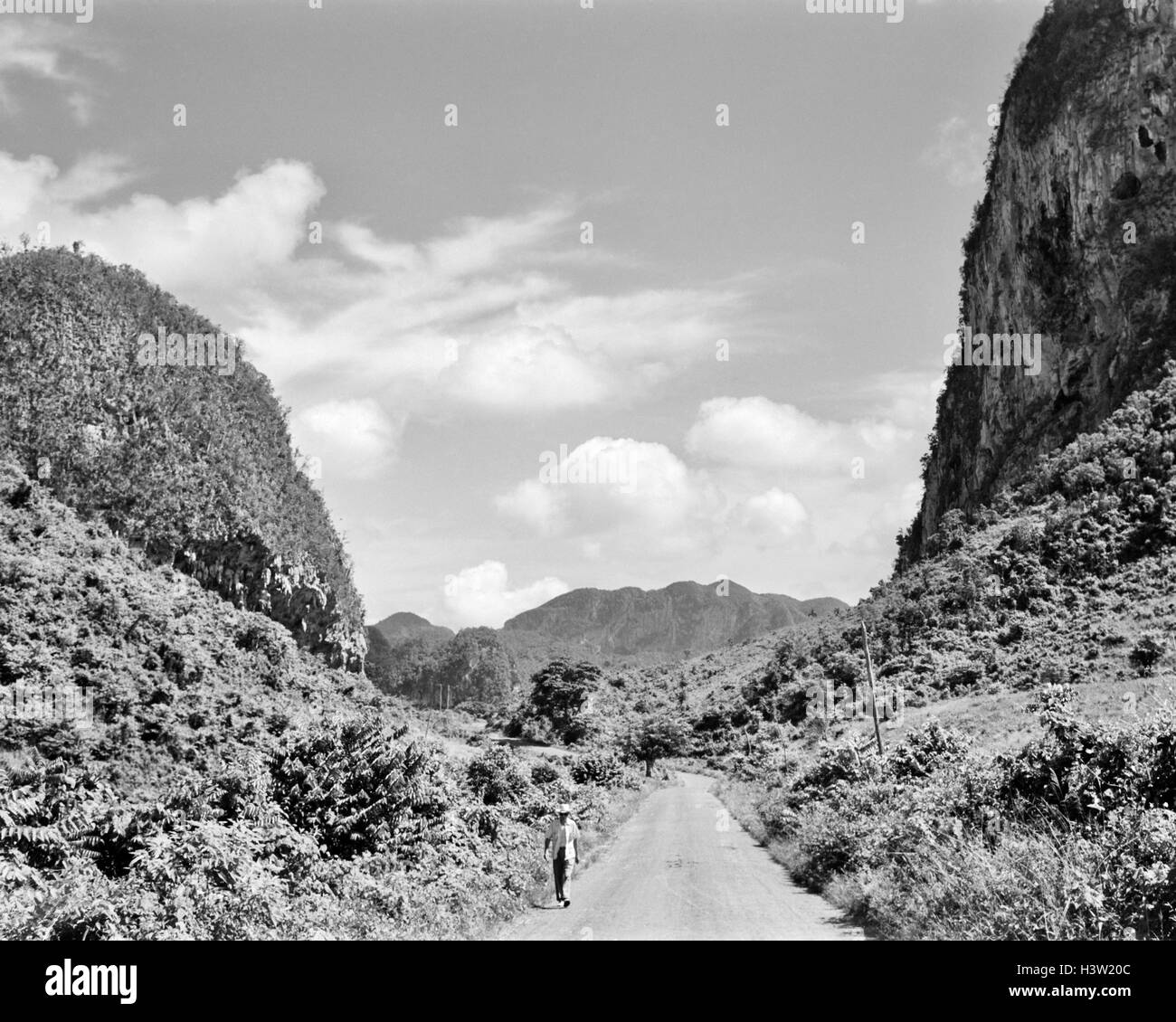 1950s RURAL ROAD OUTSIDE OF TOWN OF VINALES IN PINAR DEL RIO PROVINCE CUBA Stock Photo