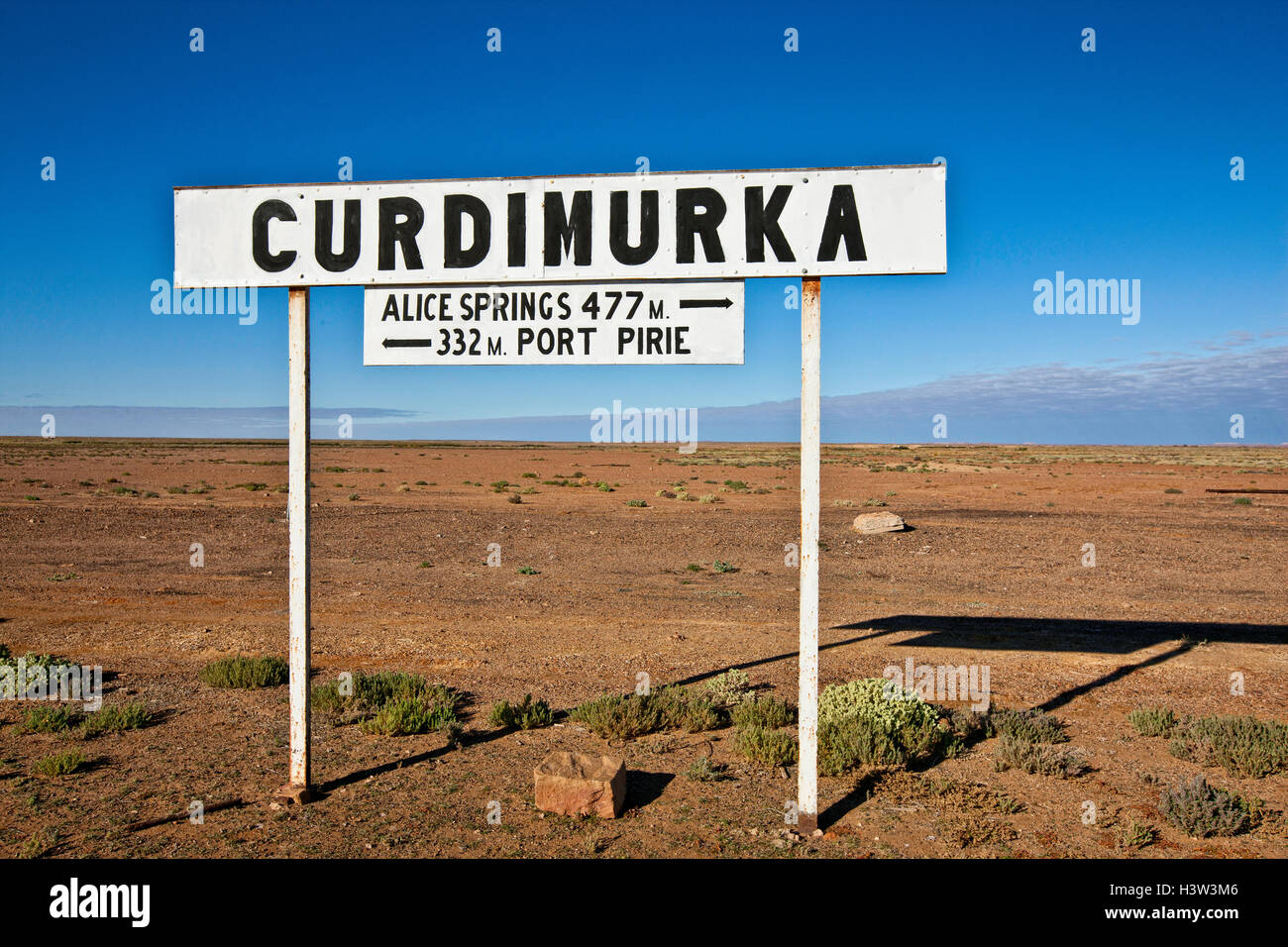 Site of now disused rail siding of Curdimurka, part of the Old Ghan rail line. Stock Photo