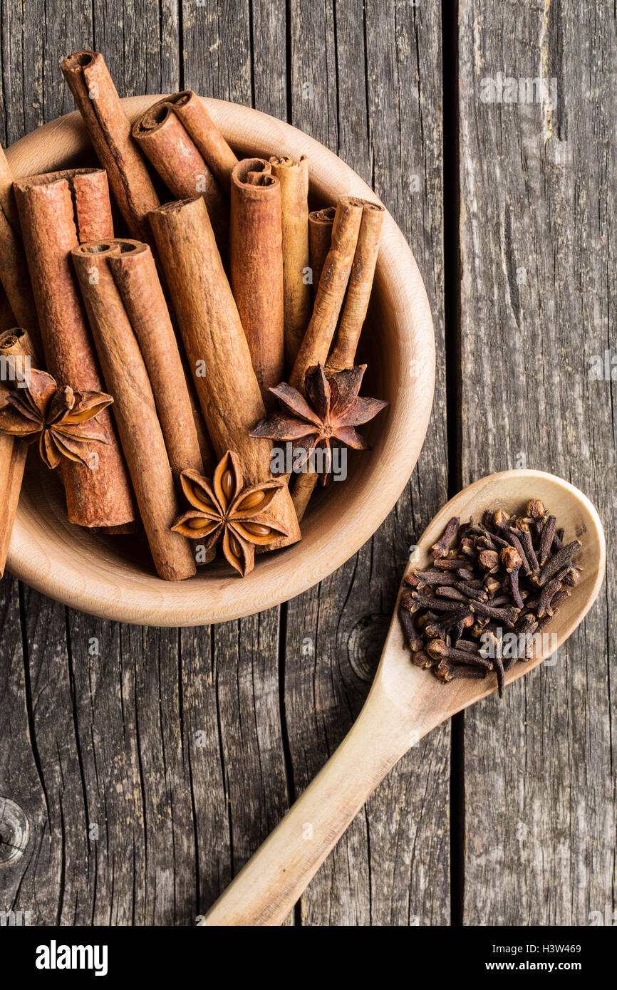 Cinnamon, clove and anise star. Top view Stock Photo Alamy