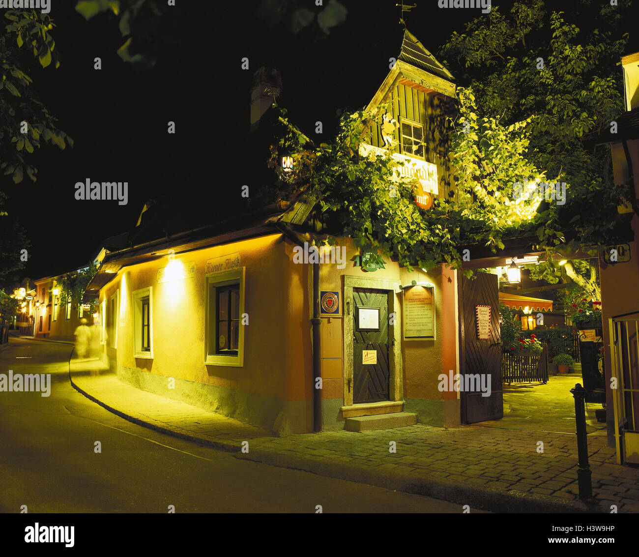 Austria, Vienna, Grinzing, restaurant, "wine bar", evening, Europe