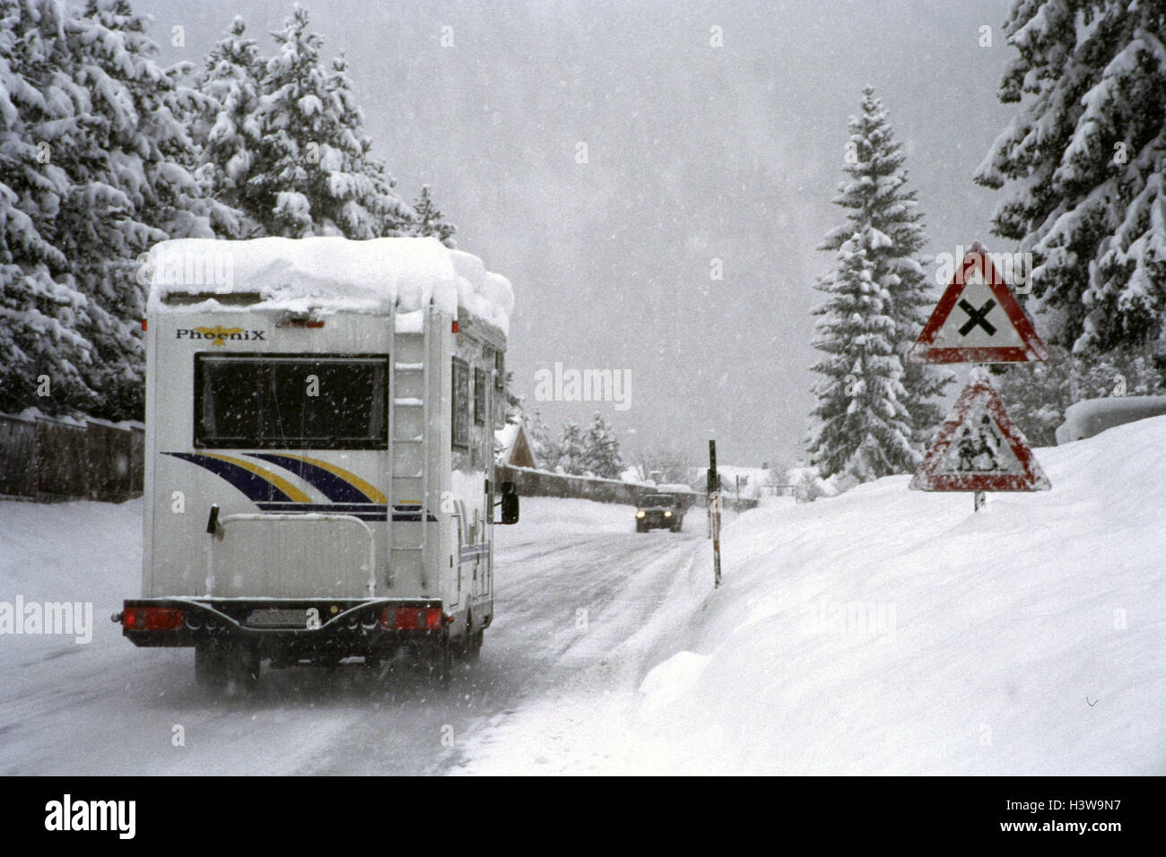 Winters, federal highway, traffic, snow-covered road, passenger car, camper mark make unrecognizable wintry street relations, traffic, wintry, traffic signs, road sign, 'attention, children', snowfall, bad view, street, motor traffic, cars, passenger car, Stock Photo