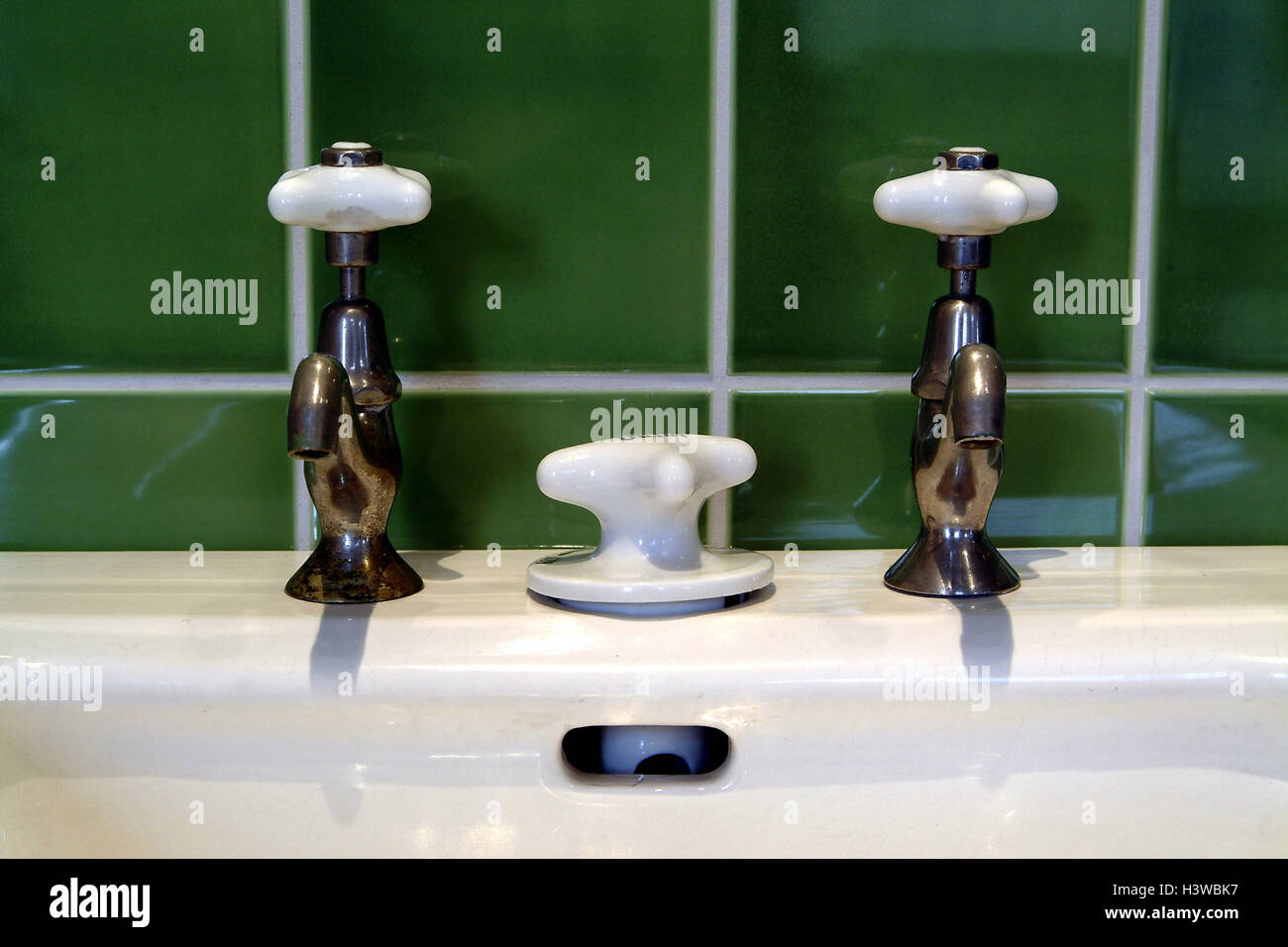 Sinks, detail, armatures, in an oldfashioned way, bath, bathroom