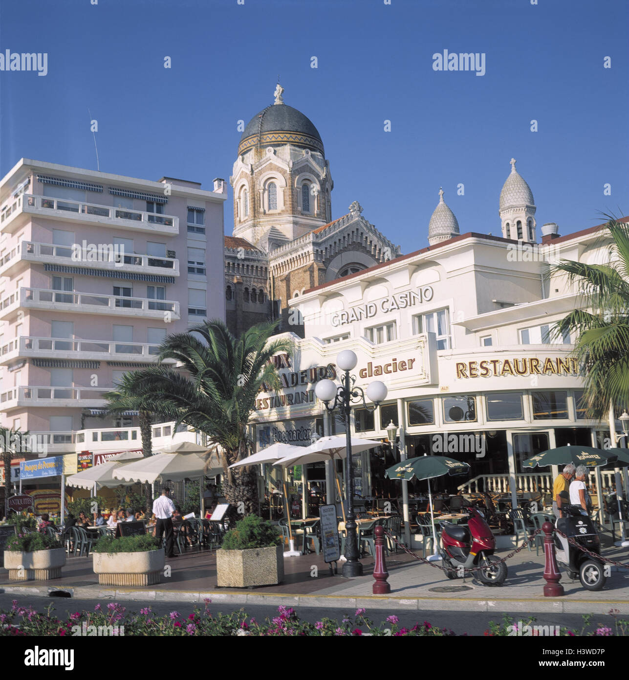 France, Riviera, St. Raphael, town view, casino, church Notre, lady, street  cafe, Europe, town, structure, architecture, cafe, guests, Passanen,  holiday resort, destination Stock Photo - Alamy