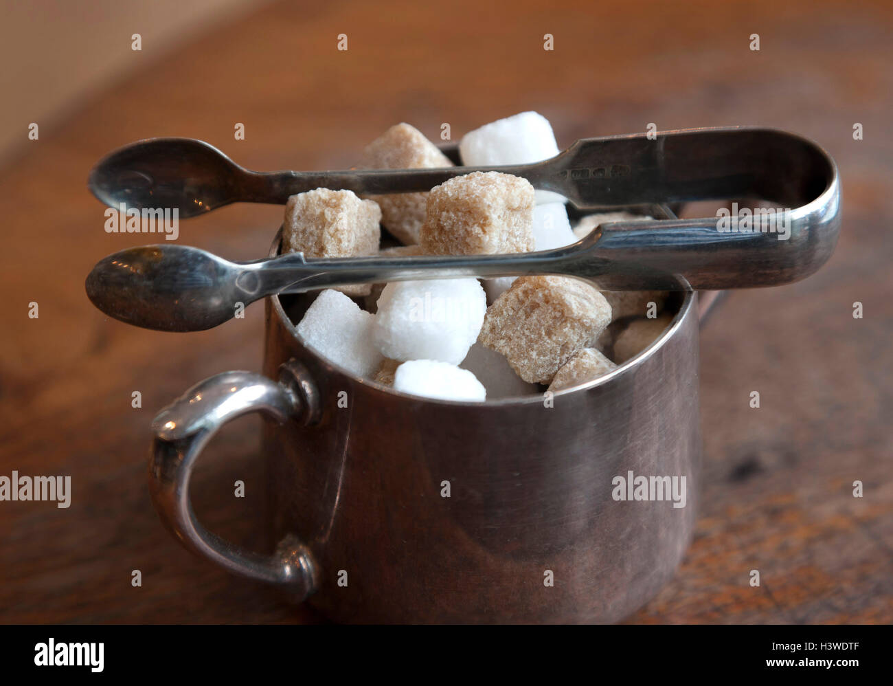 Sugar cube bowl and tongs Stock Photo - Alamy