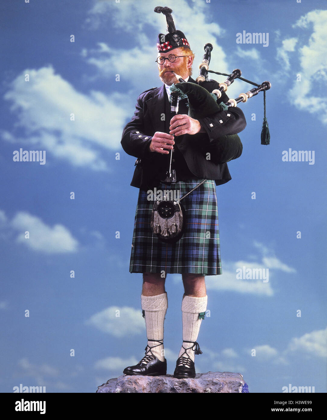 Great Britain, Scotland, bagpipes player, uniform, studio, copy space