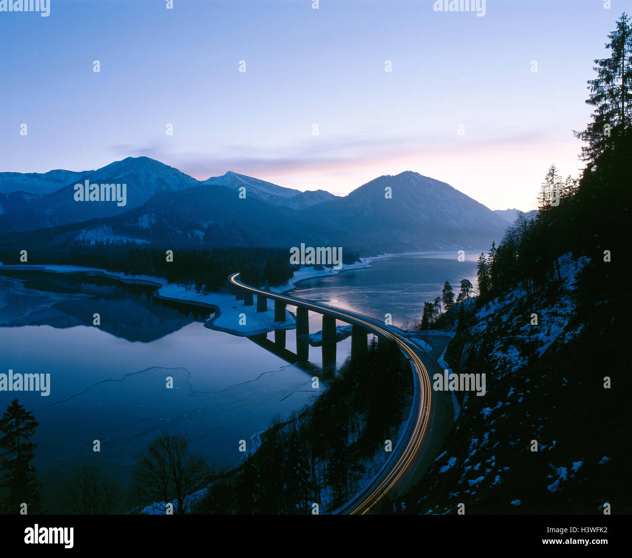 Germany, Upper Bavaria, Sylvensteinstausee, bridge, winter, evening