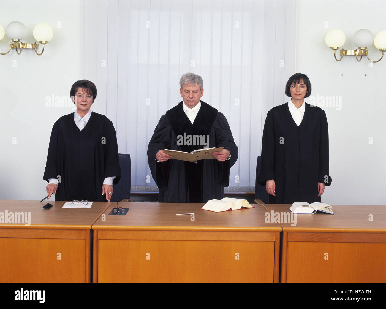 Courtroom hearing judge hires stock photography and images Alamy