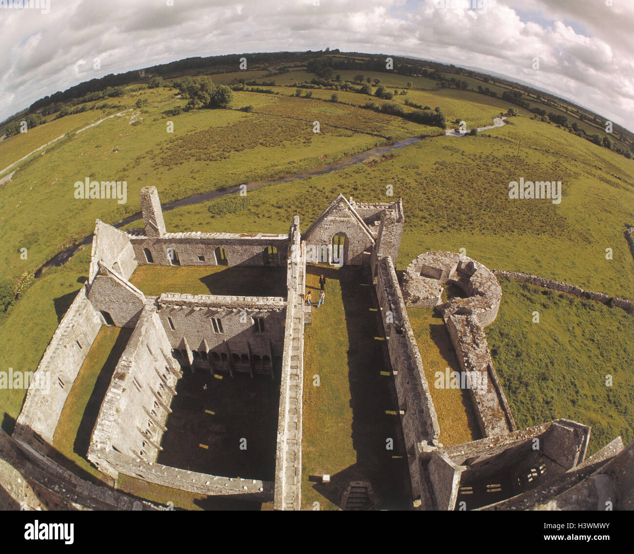 Ireland, close Ennis, Quinn Abbey, Fisheye, Europe, Nordwesteuropa, Irishman's country, Westirland, county Clare, Franciscan's cloister, cloister, cloister plant, ruin, architecture, culture, place of interest, visitor, tourist, view, view, width, distanc Stock Photo