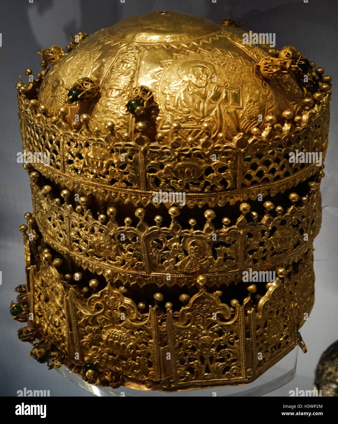 Looted 18th century crown returned to Ethiopia after decades