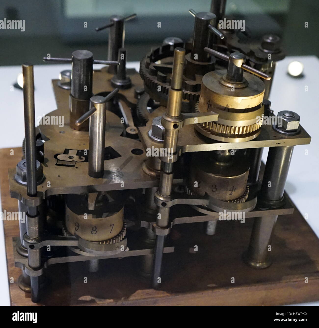 Difference engine, an automatic mechanical calculator designed to tabulate polynomial functions, designed by Charles Babbage (1791-1871) an English polymath, mathematician, philosopher, inventor and mechanical engineer. Dated 19th Century Stock Photo