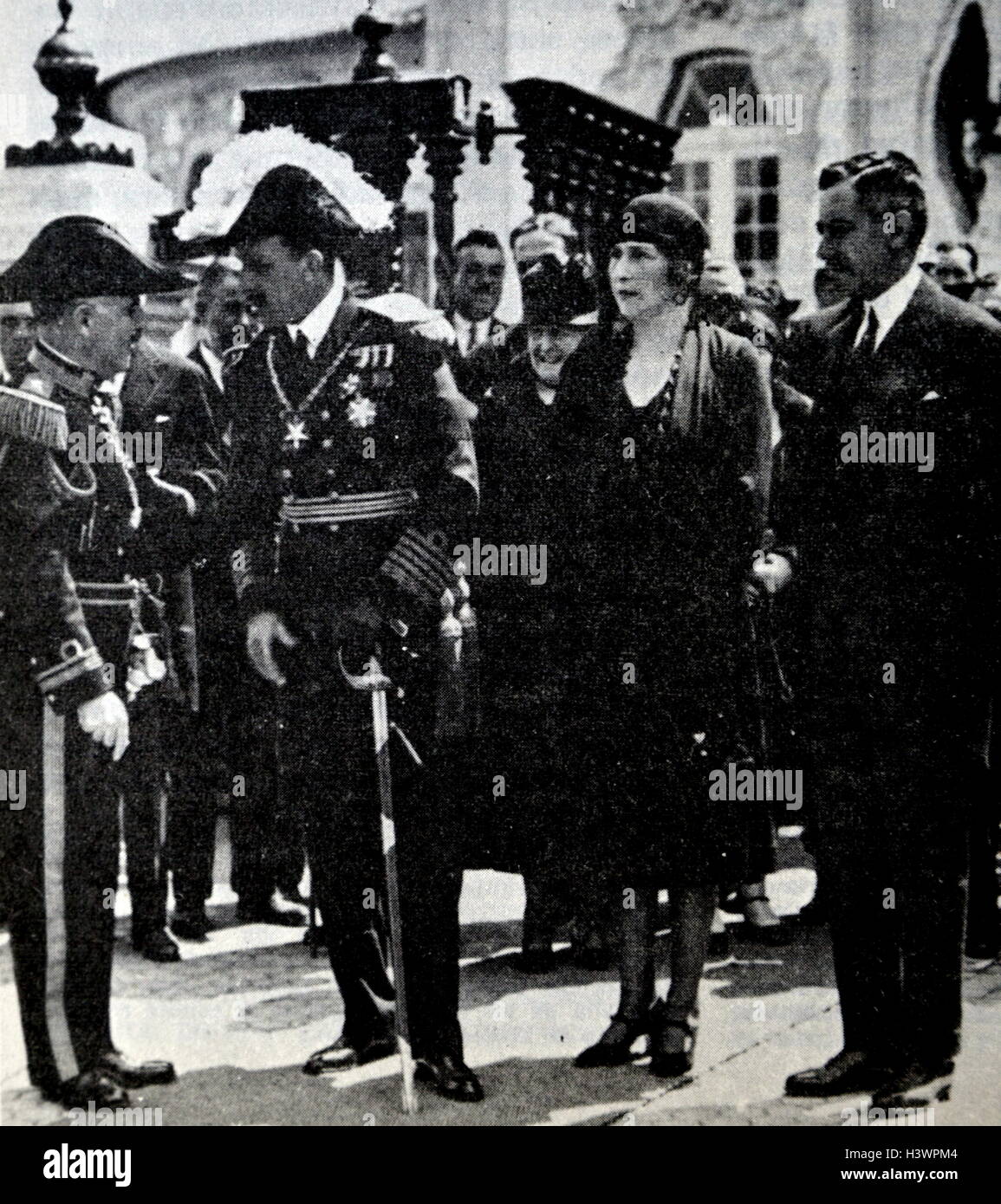 Photograph of Alfonso XIII of Spain and Victoria Eugenie of Battenberg received by Primo de Rivera in the opening of the International Exhibition of Barcelona. Dated 20th Century Stock Photo