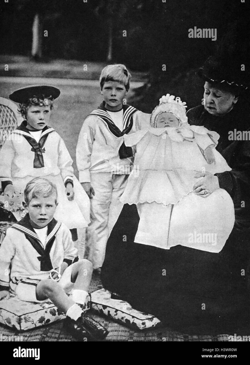 Photograph of Queen Victoria (1819-1901) with some of her young Grandchildren including; Prince Albert (later King George VI), Princess Victoria, Prince Edward (later King Edward VIII) and Prince Henry. Dated 20th Century Stock Photo