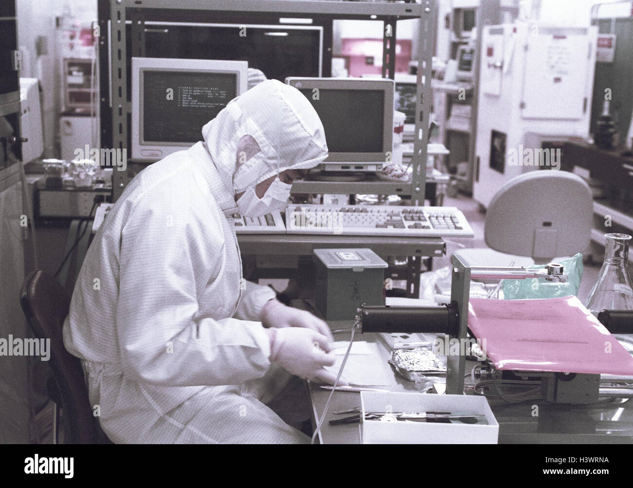 Research Centre Clean Room Engineer Microelectronics No