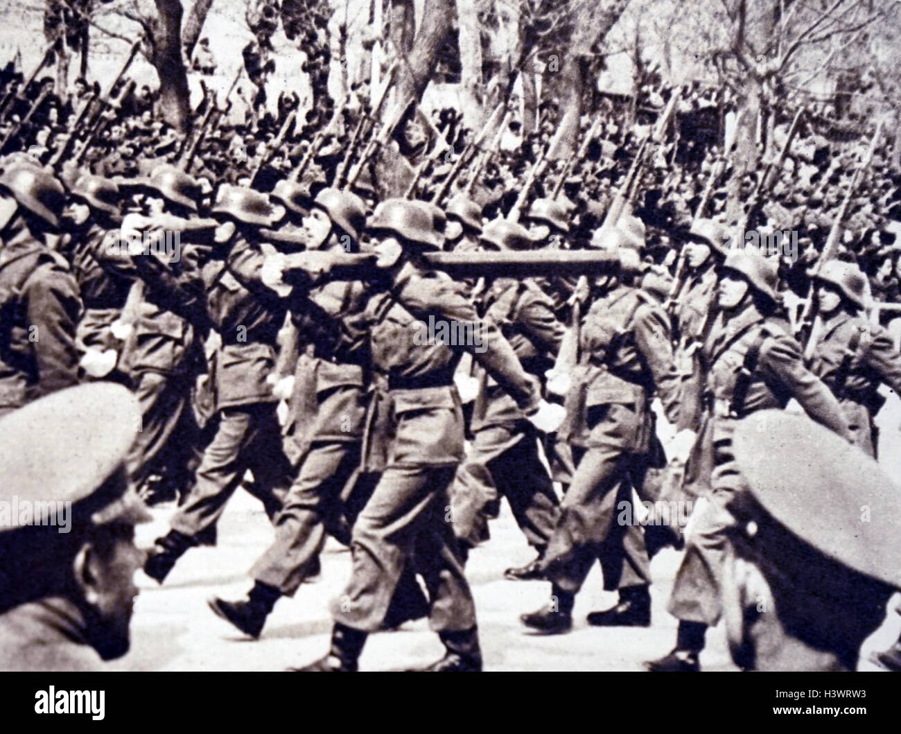 Photograph of Spanish soldiers marching through the streets during the