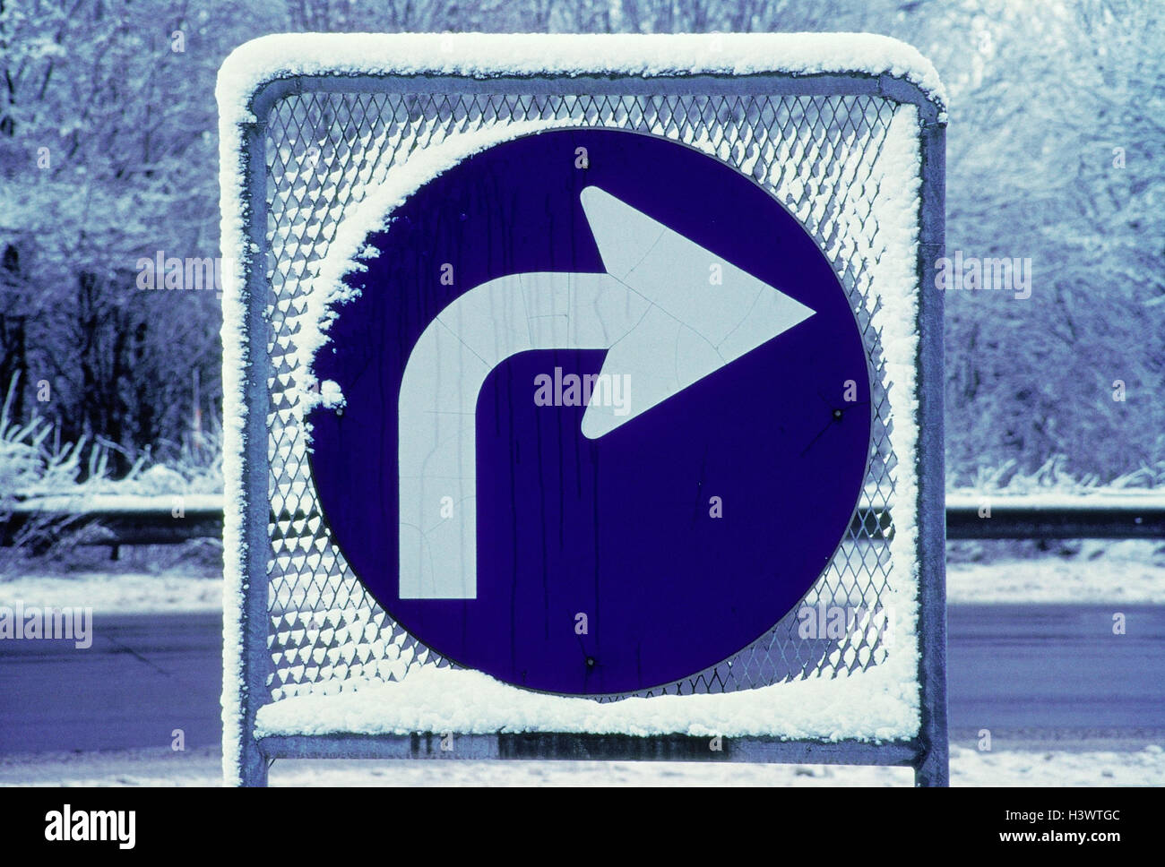 Winters, traffic signs, 'turn right', street, road sign, Sraßenschild, direction arrow, precharacter, Commandment figure Stock Photo